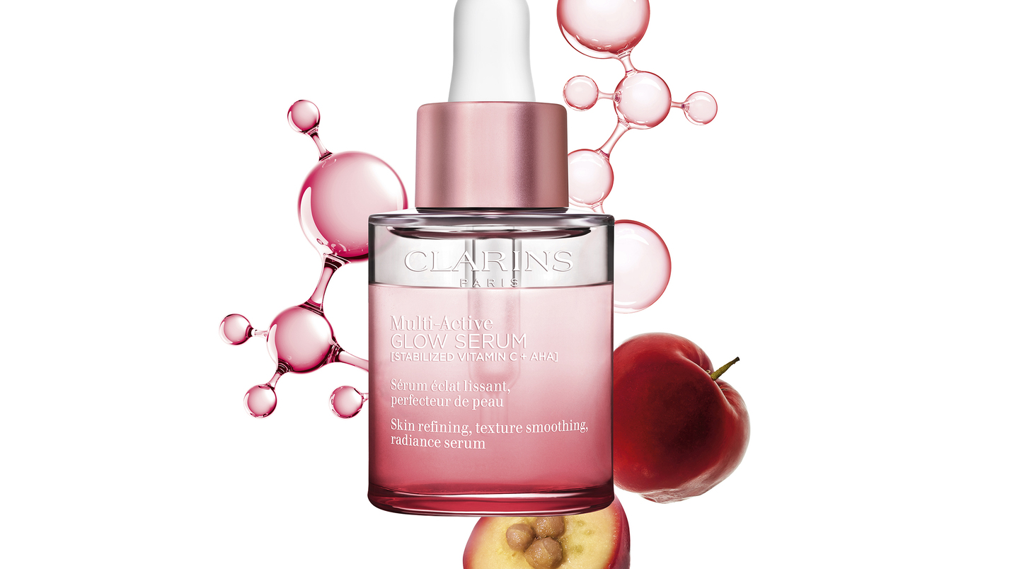 Acerola el ingrediente estrella de Multi-Active GLOW SERUM Clarins